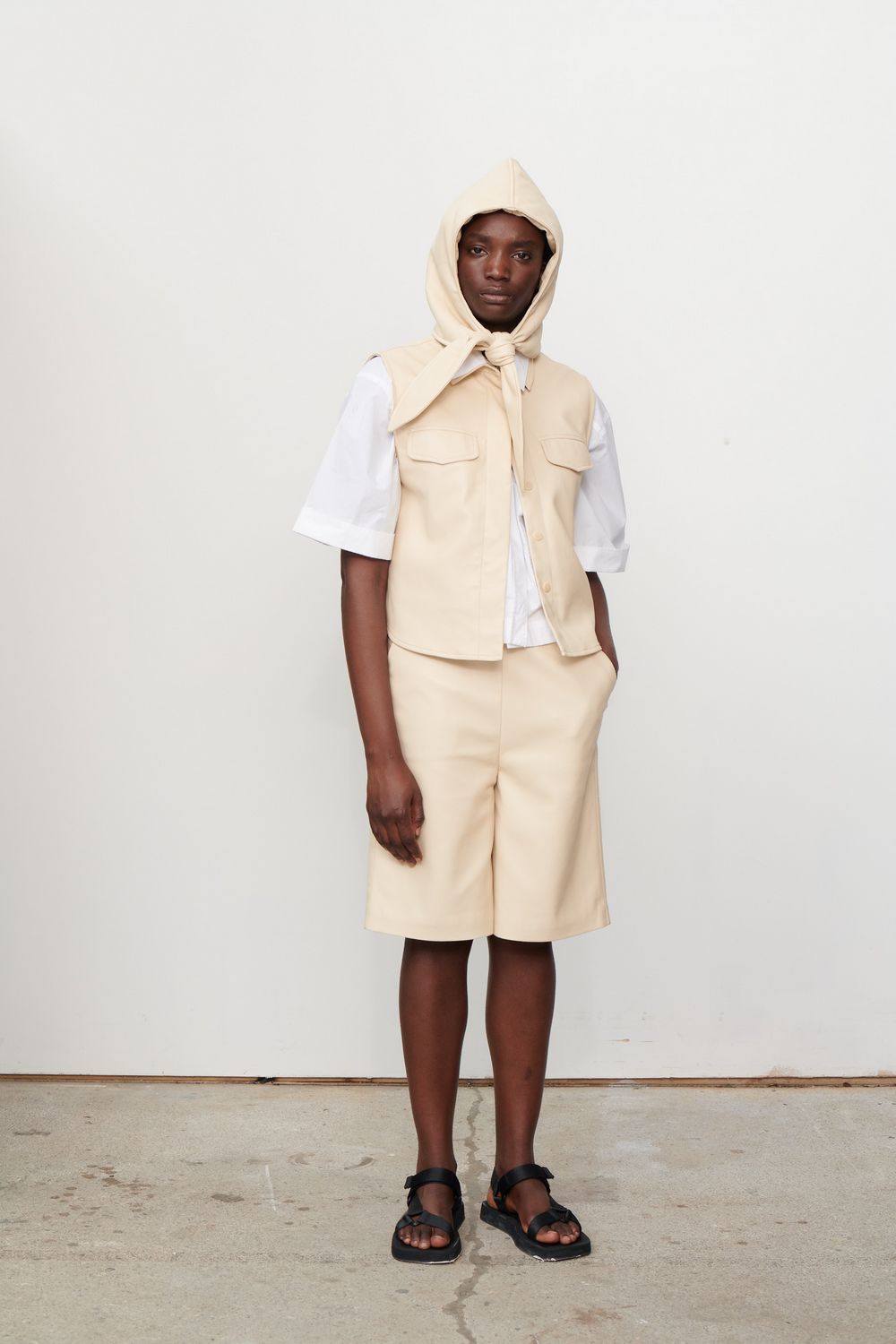 MEGAN SLEEVELESS SHIRT