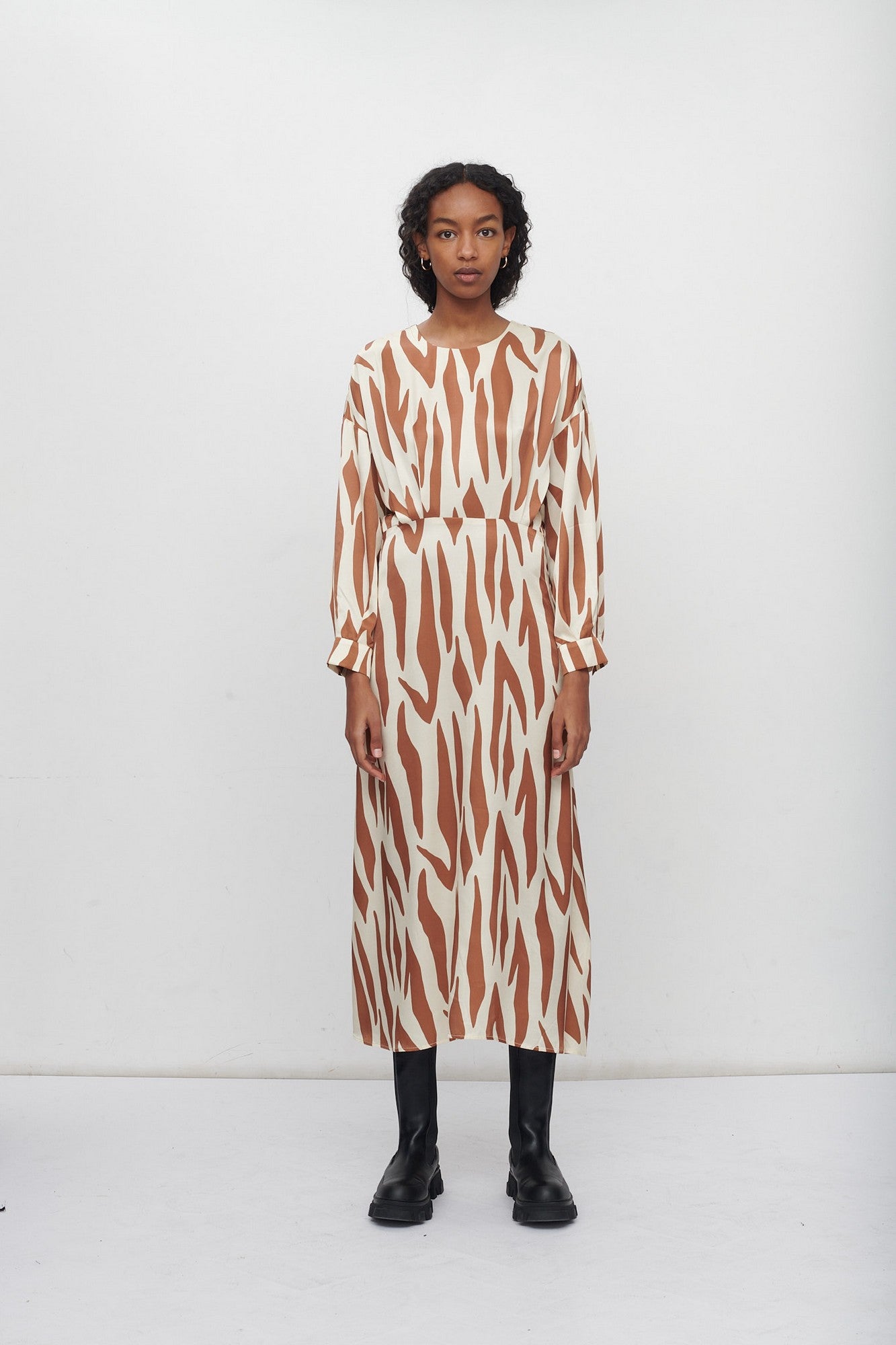 MIA LONG SLEEVE PRINTED MAXI DRESS