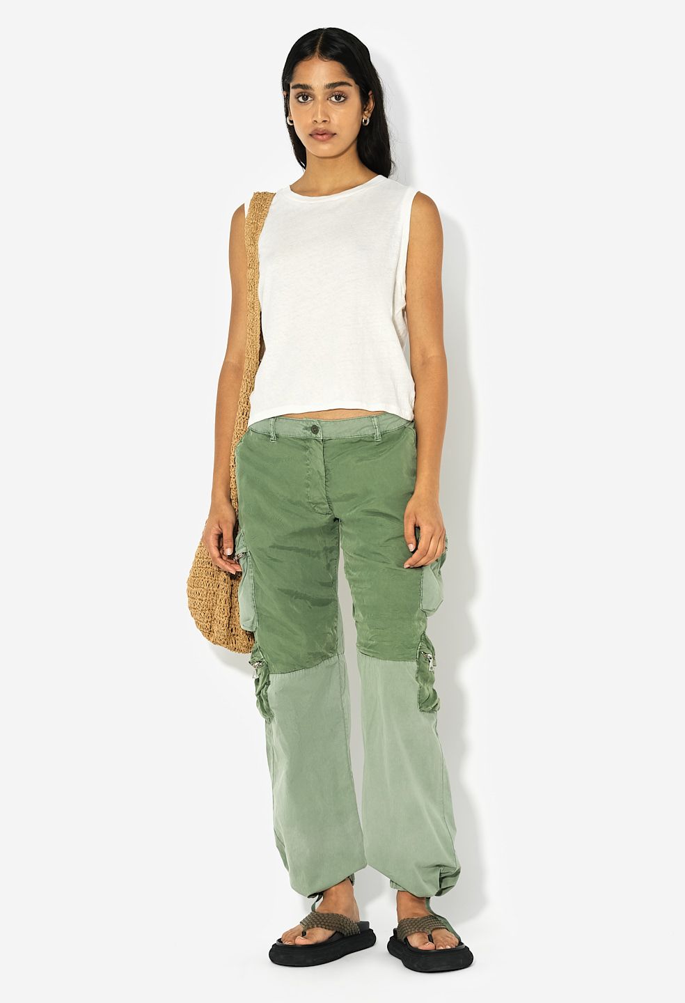 PANELED PARACHUTE CARGO