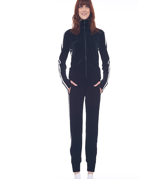 nk_st5217ve026149_black_2foffset_20stripe.jpg