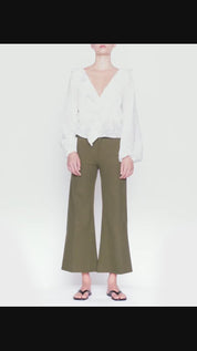 RUFFLE FRONT EYELET LS TOP